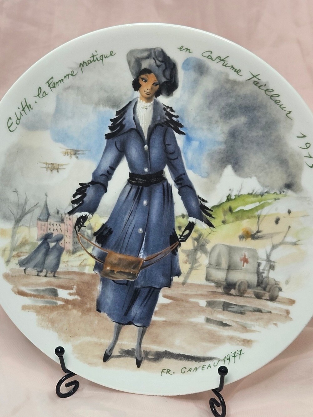 Limoges Plate – “Edith la Femme Pratique” (1910) – Les Femmes du Siècle – D’Arce